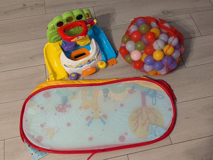 Piscine à balles Ludi pop up + piscine à balles V tech