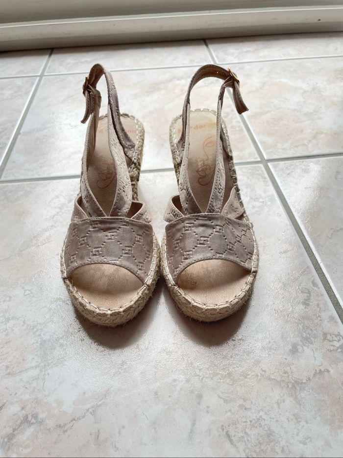 Chaussures à talons compensées - photo numéro 2