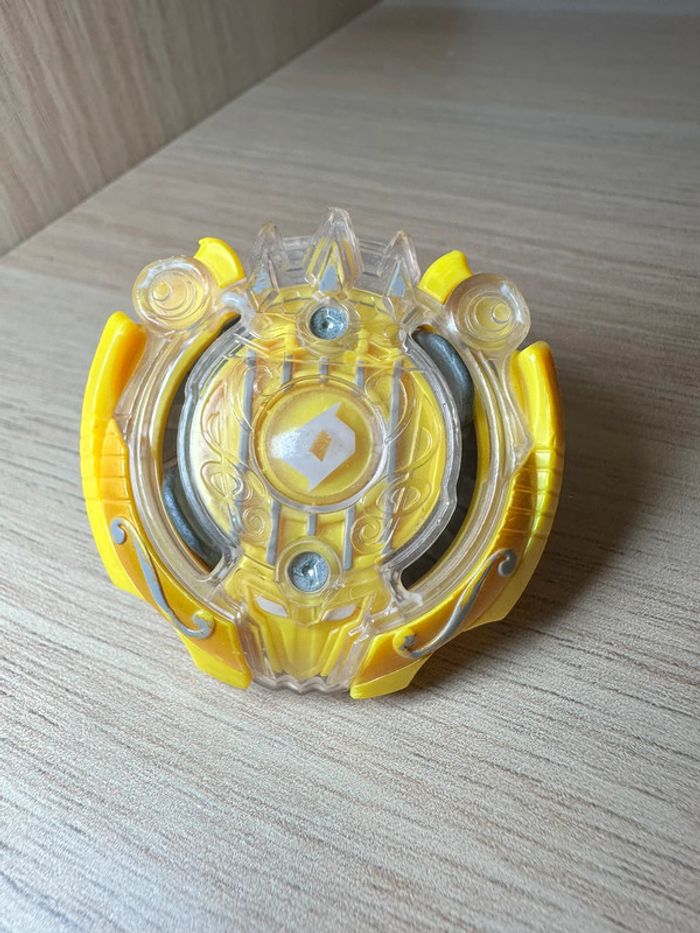 Toupie beyblade orpheus o2