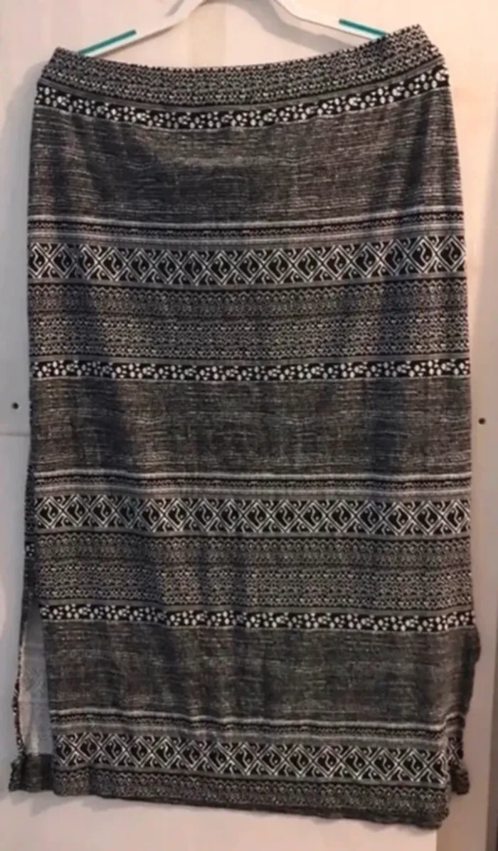 Jupe m&mode longue échancrée sur le côté noir blanc taille L - photo numéro 2