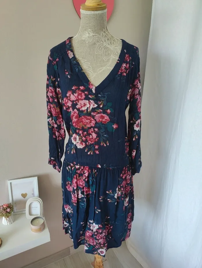 Robe marine fleurie