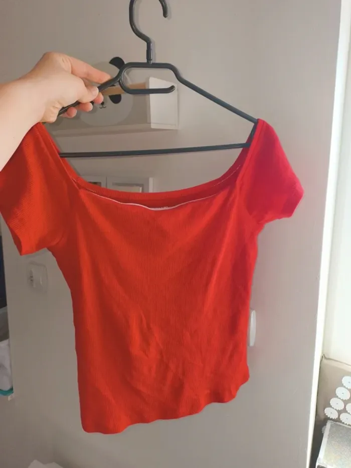 Col col carré haut t-shirt Kiabi excellent état rouge - photo numéro 4