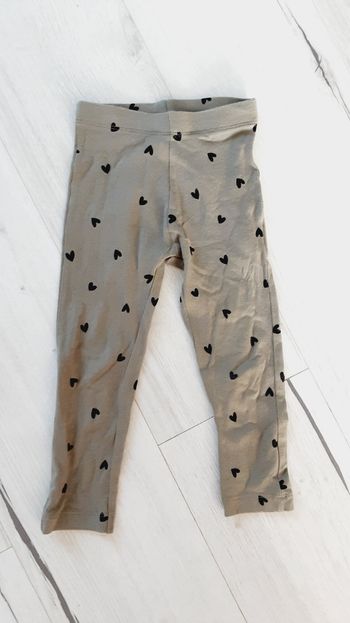 Vêtement fille pantalon legging kaki motifs coeurs Kiabi 3 ans