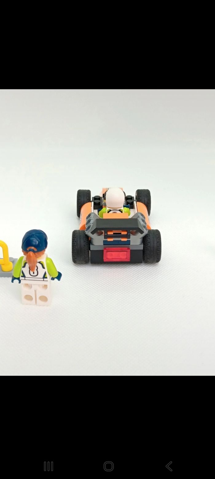 LEGO city 60322 Great Vehicles La Voiture de Course Formule 1
Complet - photo numéro 5