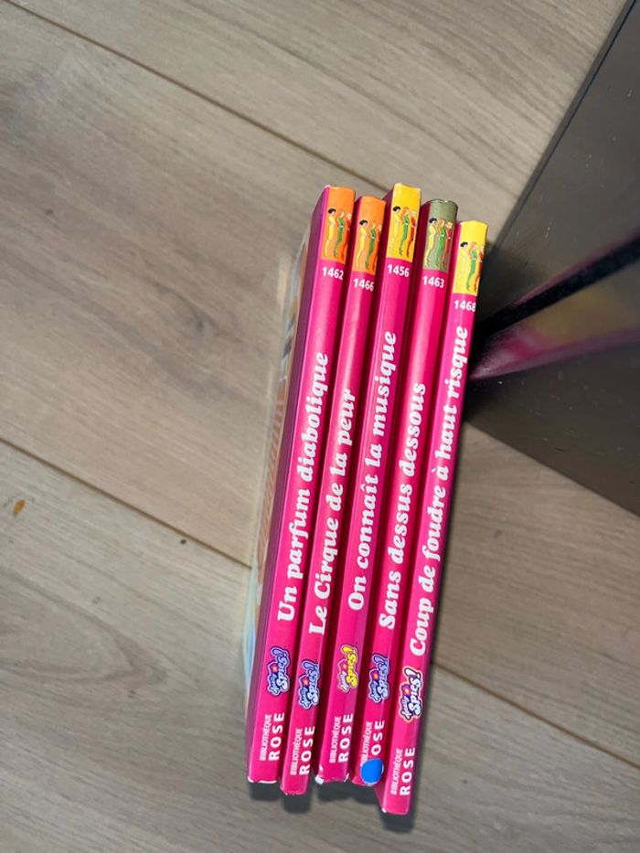 Livre pour enfants de la bibliothèque rose totally spies à l unité - photo numéro 2