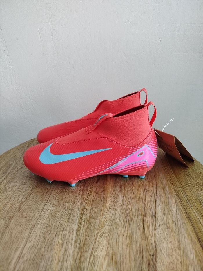 Crampons Nike T 33 - photo numéro 4