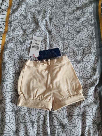 Short rayé Cyrillus taille 6 mois neuf avec étiquettes