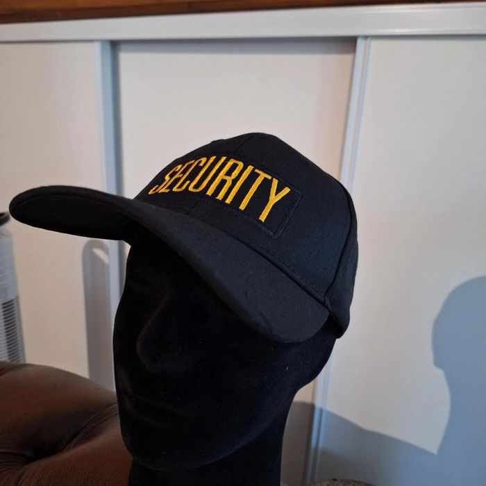 Casquette ajustable "Security" Entre protection et mode tendance - photo numéro 3