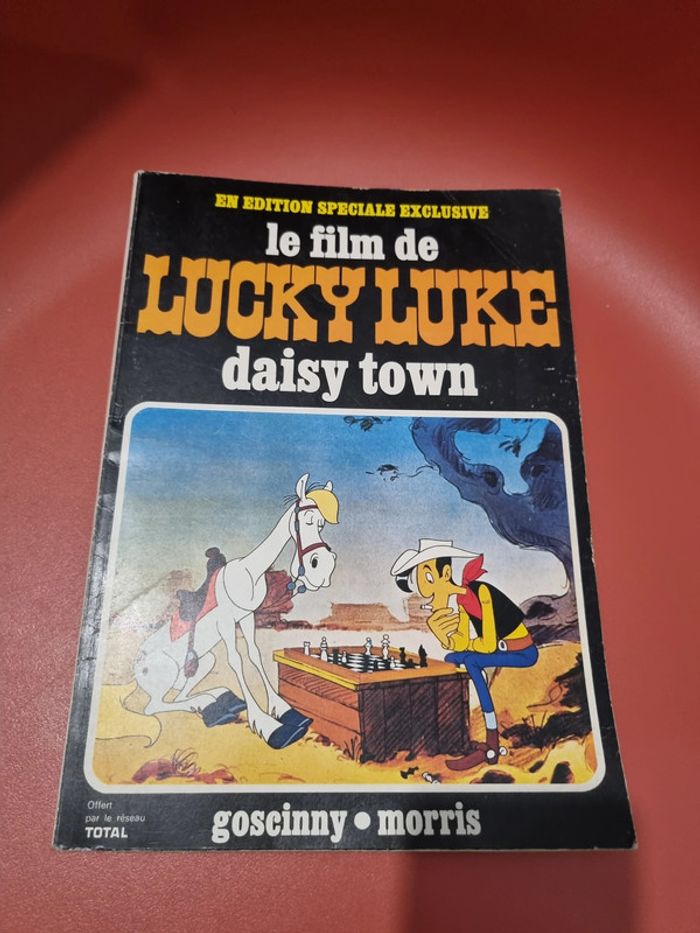 livre le film de Lucky Luke Daisy Town