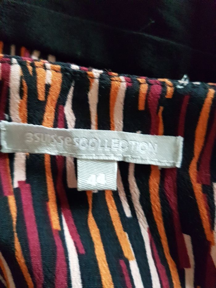 Robe haut multicolore, bas noir. 3 Suisses. Taille 44, 53cm aux aisselles, 80cm de haut. - photo numéro 4