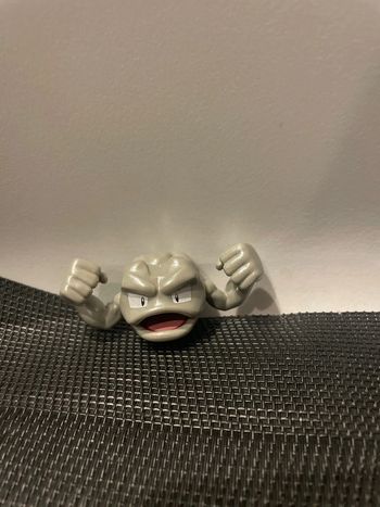 Figurine Racaillou Geodude Pokémon Nintendo 6,5cm Jazwares brillant sans socle