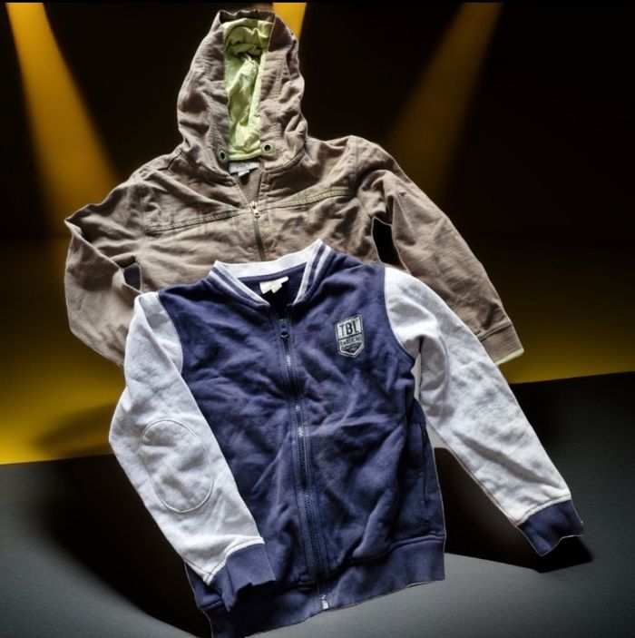 2 sweets zippés dont 1 a capuche