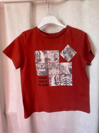T-shirt rouge brique tigre puzzle 6 ans Kiabi