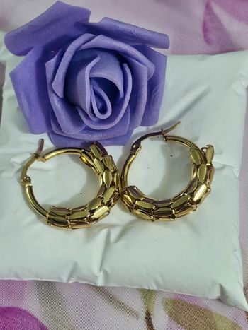 Créoles semi texturees dorees, acier inoxydable