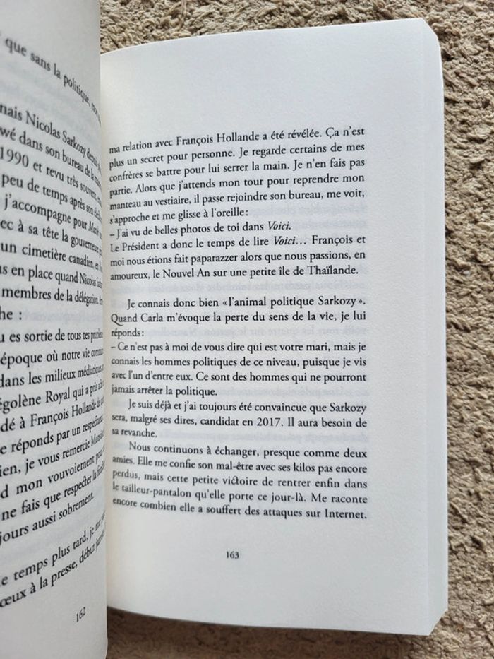 Livre Merci pour ce moment de Valérie Trierweiler - photo numéro 7