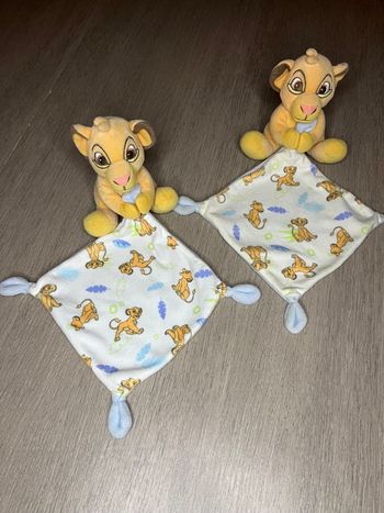 Lot 2 doudous Simba Le Roi Lion disney baby neufs sans étiquettes