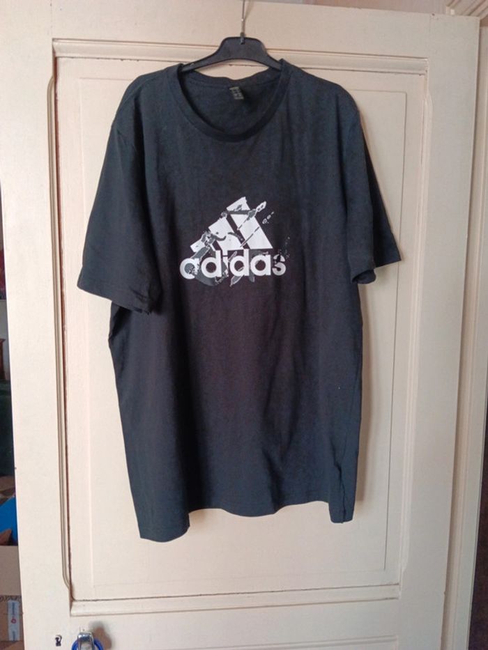 T-shirt Adidas taille L