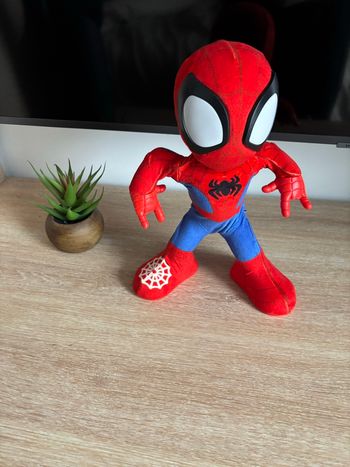 Grande figurine Spidey rampe et danse peluche interactif  Spidey amazing friends