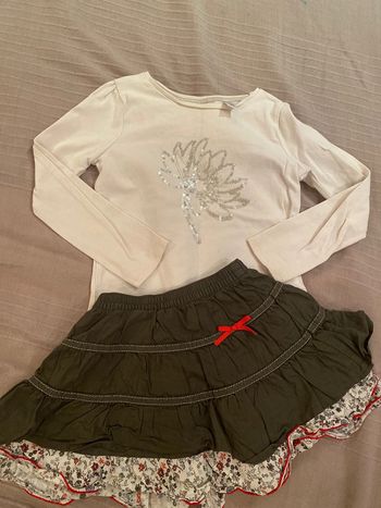 Bel  Ensemble 2 ans à 3 ans pull fin et jupe à fleurs