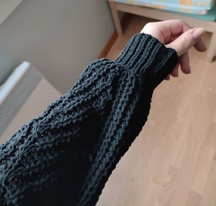 Pull noir manches larges - photo numéro 2