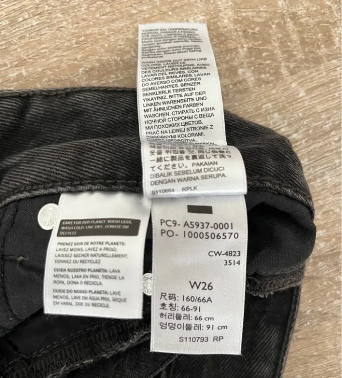 Short en jean noir Levi’s Superlow taille 26 neuf - photo numéro 4