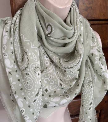 Foulard vert style bandana 