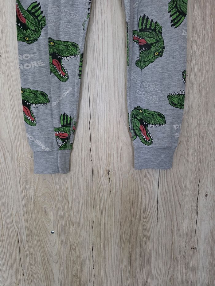 PYJAMA 2 PIÈCES GARÇON H&M TAILLE 6/8 ANS MOTIFS DINOSAURES - photo numéro 5