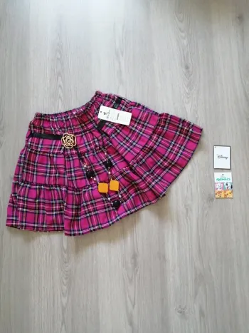 Jupe rose à carreaux style écossaise avec bijoux sur le devant / tong tong / (10ans)