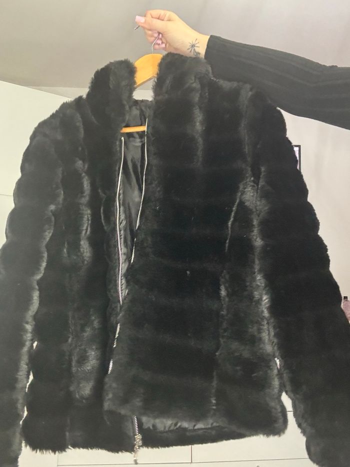 Veste en fausse fourrure noire - photo numéro 2