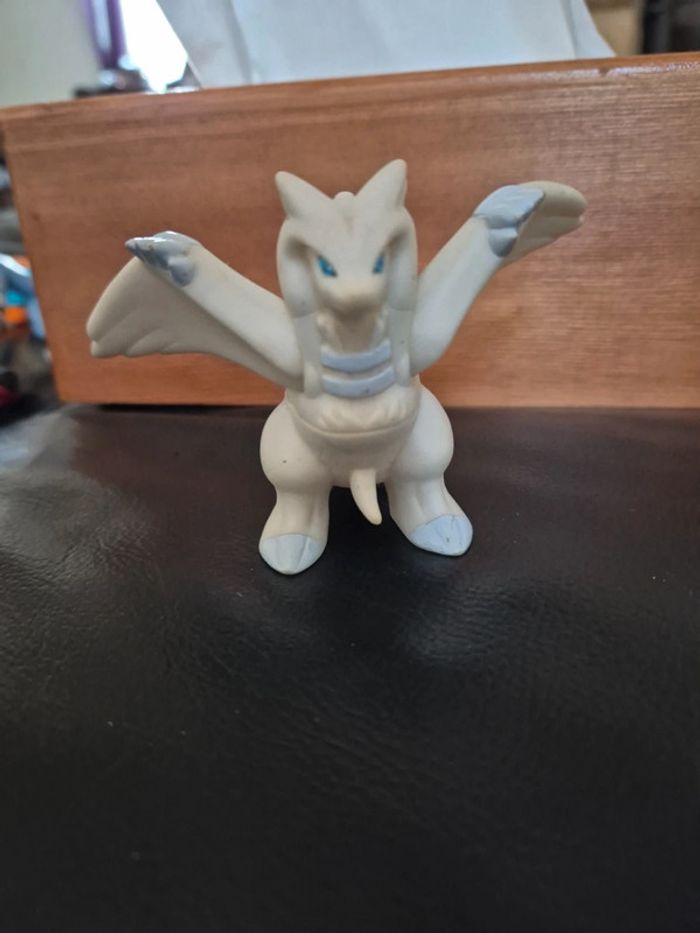 figurine pokemon reshiram articule - photo numéro 6