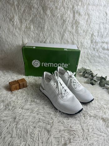 Paire de basket blanche Remonte taille 41