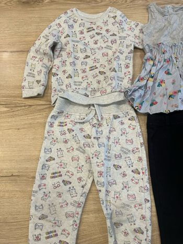 Lot 6 vêtement fille taille 18 mois en très bon état - photo numéro 2