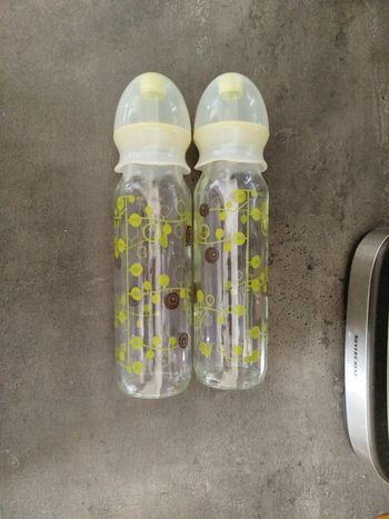 Lot de 2 biberons en verre
