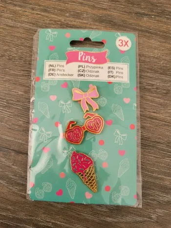 Lot de 3 pin's métal