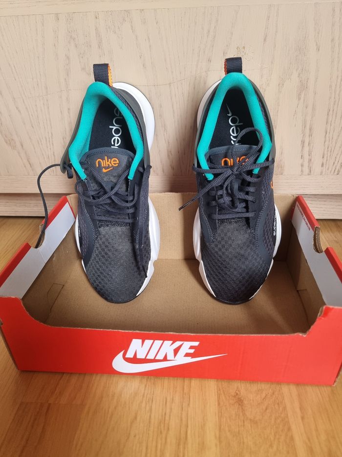 Nike Neuf top affaire - photo numéro 4