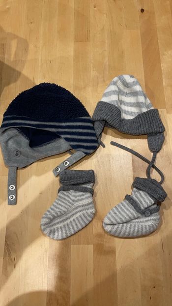 Ensemble bonnet bottons bébé