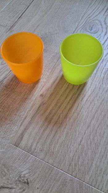 Lot 2 gobelets TBE