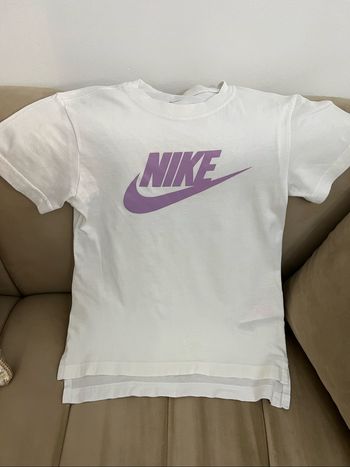 Un t-shirt Nike taille S (128-137 cm)