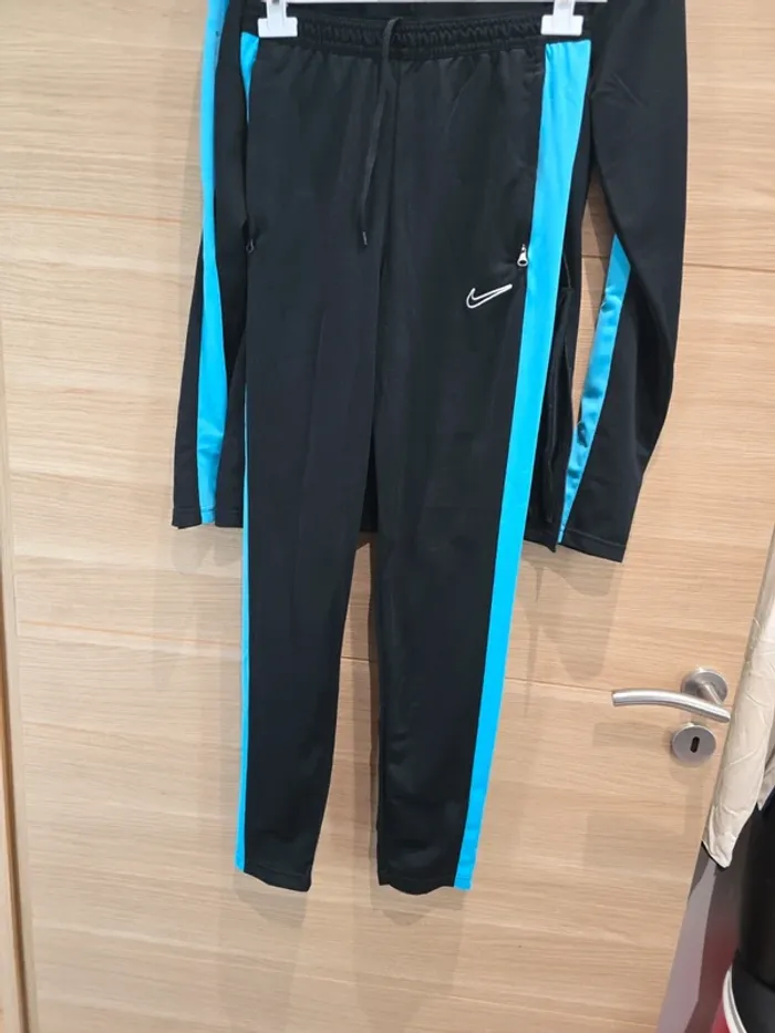 Jogging Nike taille XS - photo numéro 3