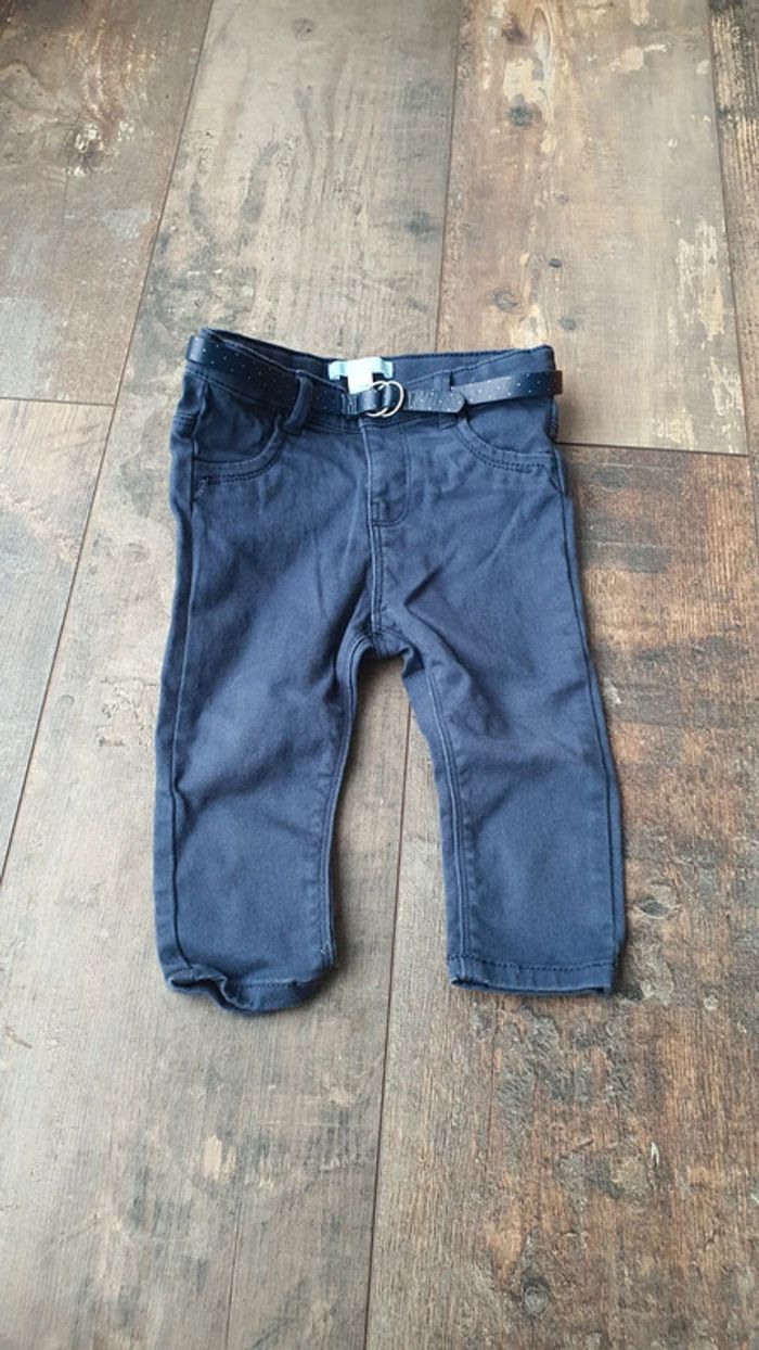 Pantalon et ceinture Obaïbi 12 mois en très bon état