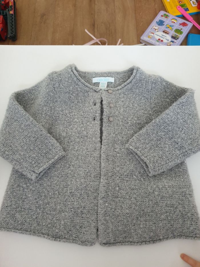Gilet gris 6-9 mois