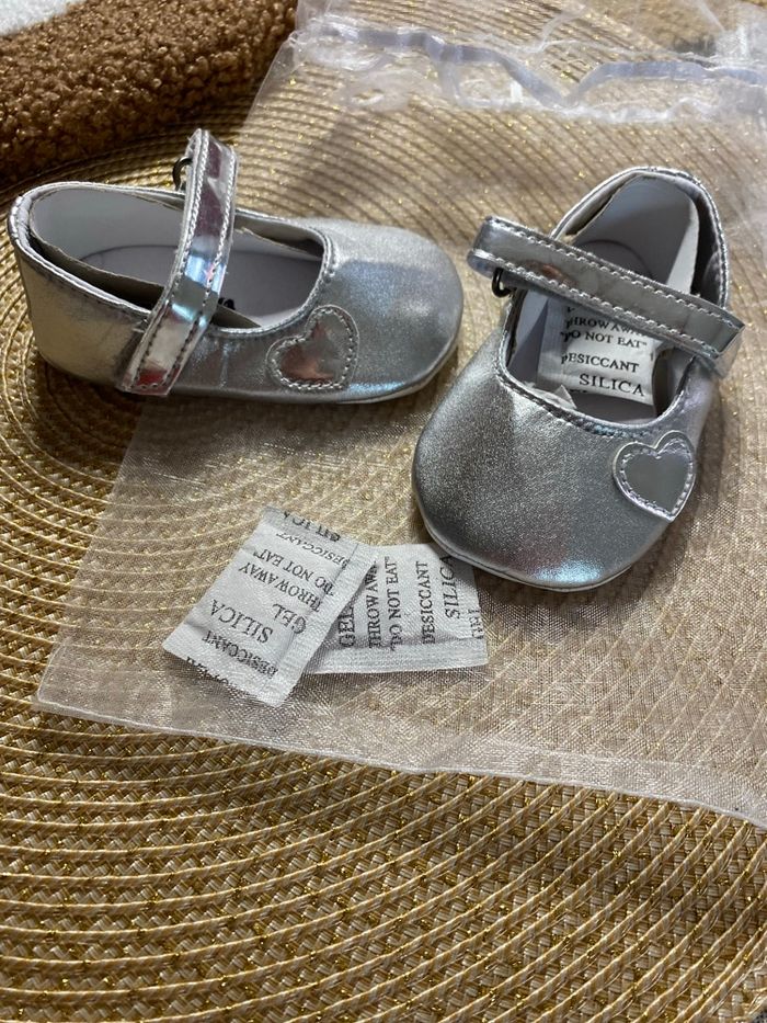 Chaussures bébé fêtes 9 mois - photo numéro 3