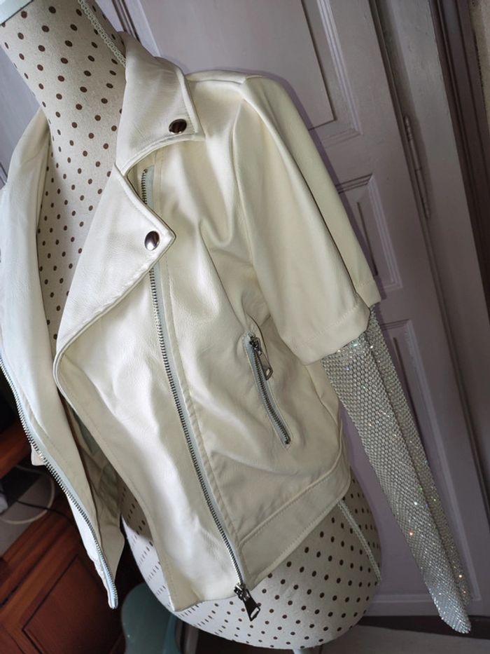 Veste simili cuir beige et strass - photo numéro 3