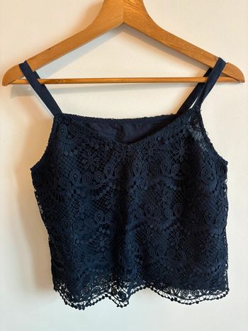 Débardeur bleu marine dentelle