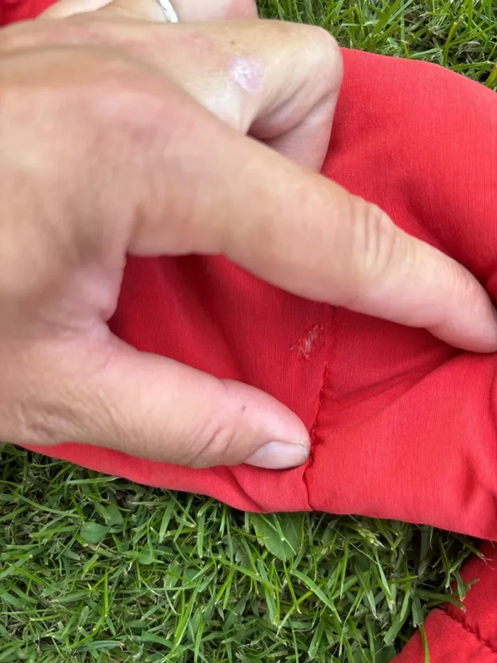 Manteau  Okaidi  6 ans  Un petit accro de chaque côté des manches. - photo numéro 3