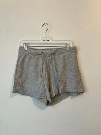 Short gris in extenso