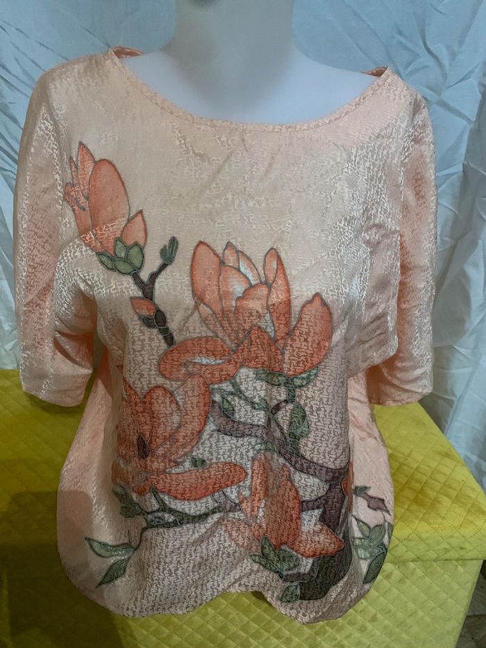 Blouse oversize saumon motif fleurs taille 44-46 100%soie naturelle - photo numéro 2