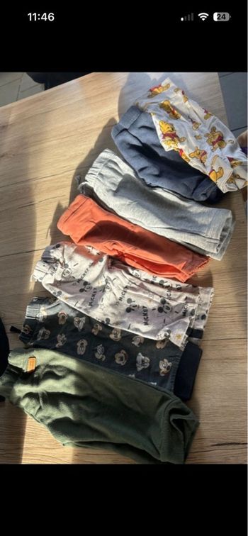 Vend lot de 34 vêtements divers