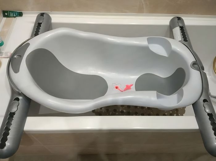 Baignoire Tigex en très bon état  avec fixations