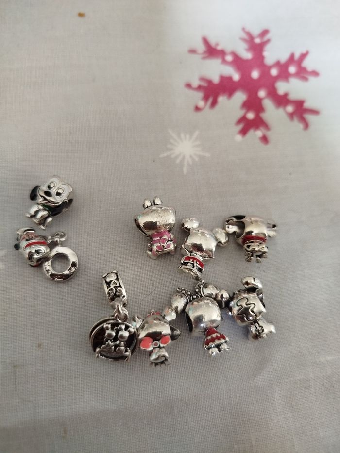 Lot magnifique de 9 charm Disney Minnie stitch mickey Pluto nemo Marie etcc - photo numéro 6